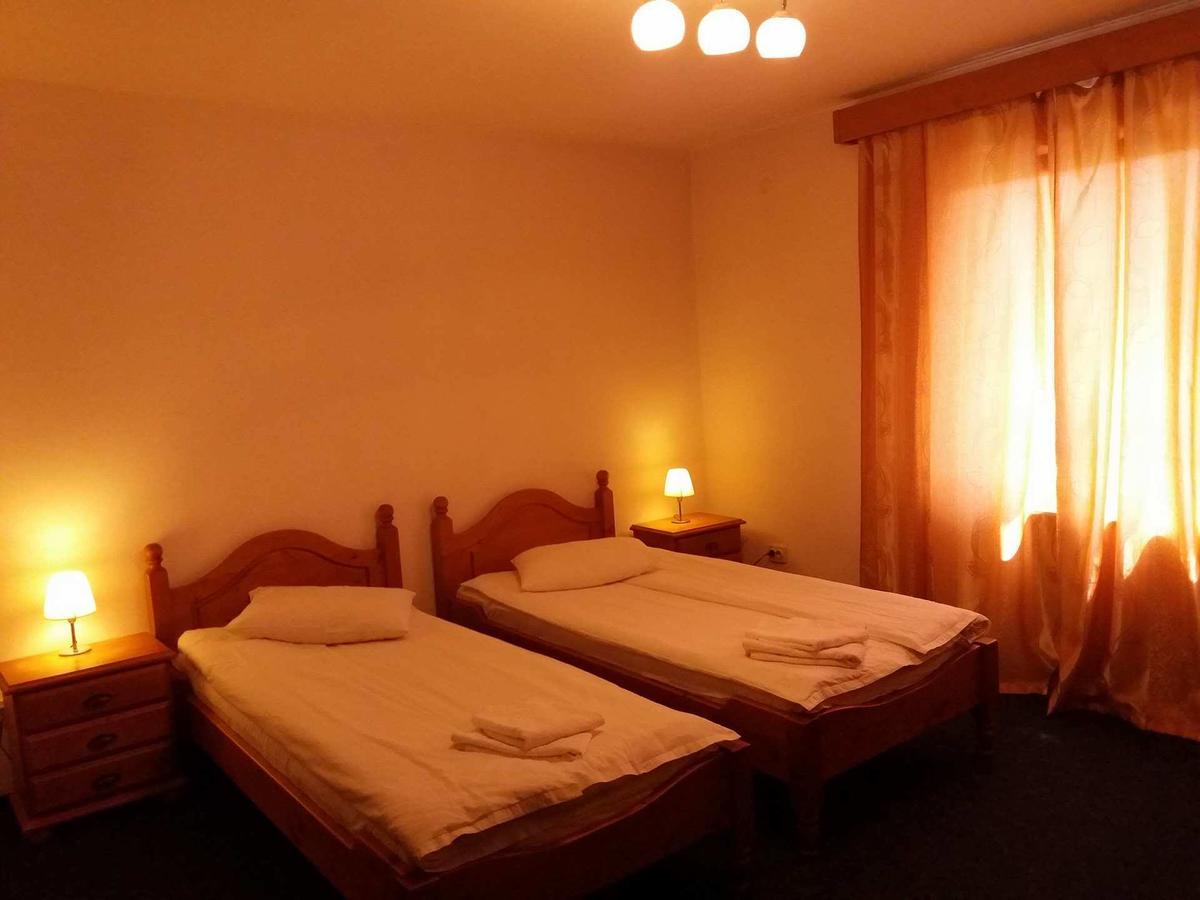 Hotel Maier Hunedoara Luaran gambar