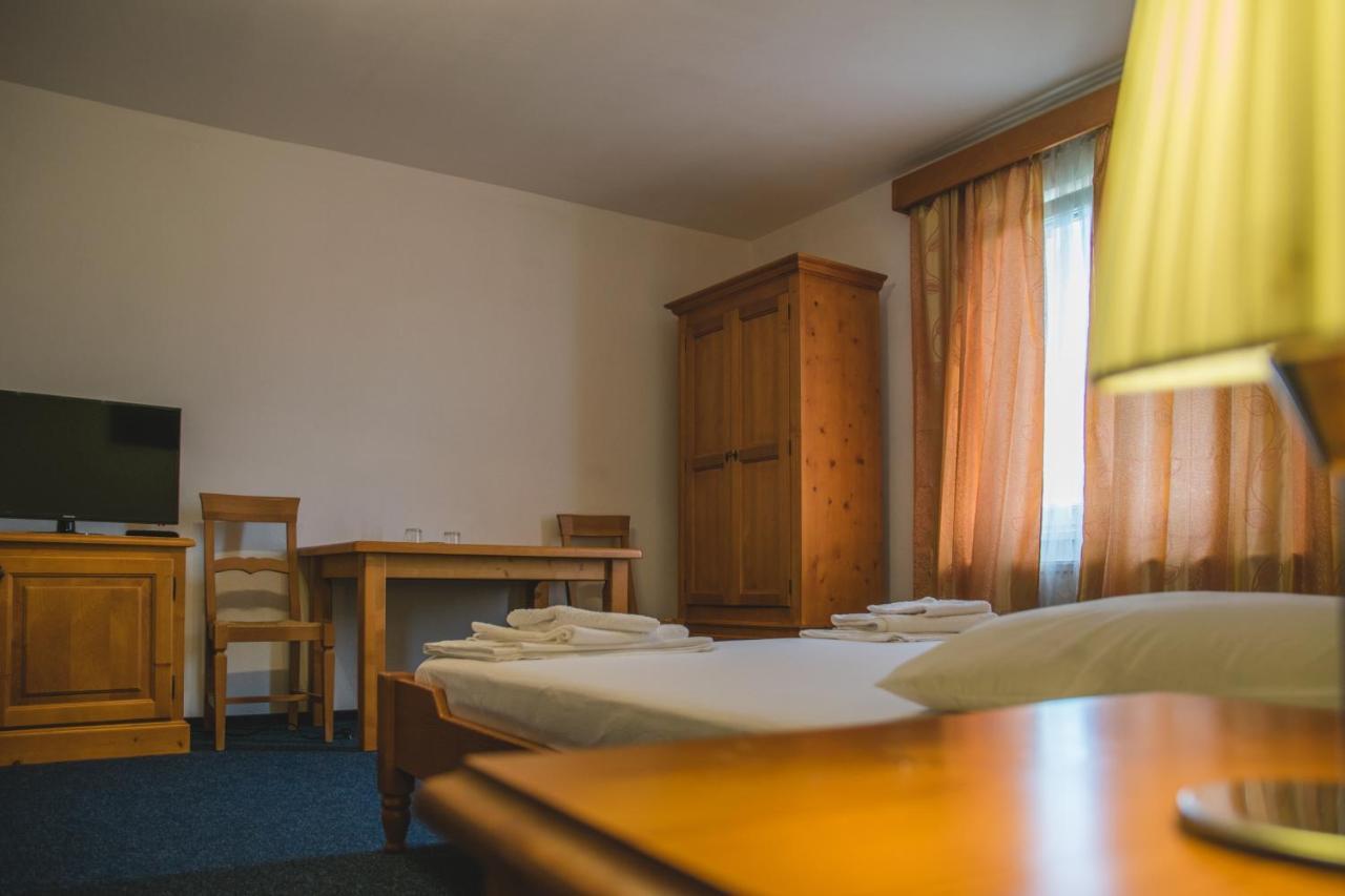 Hotel Maier Hunedoara Luaran gambar