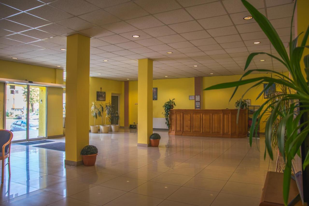 Hotel Maier Hunedoara Luaran gambar
